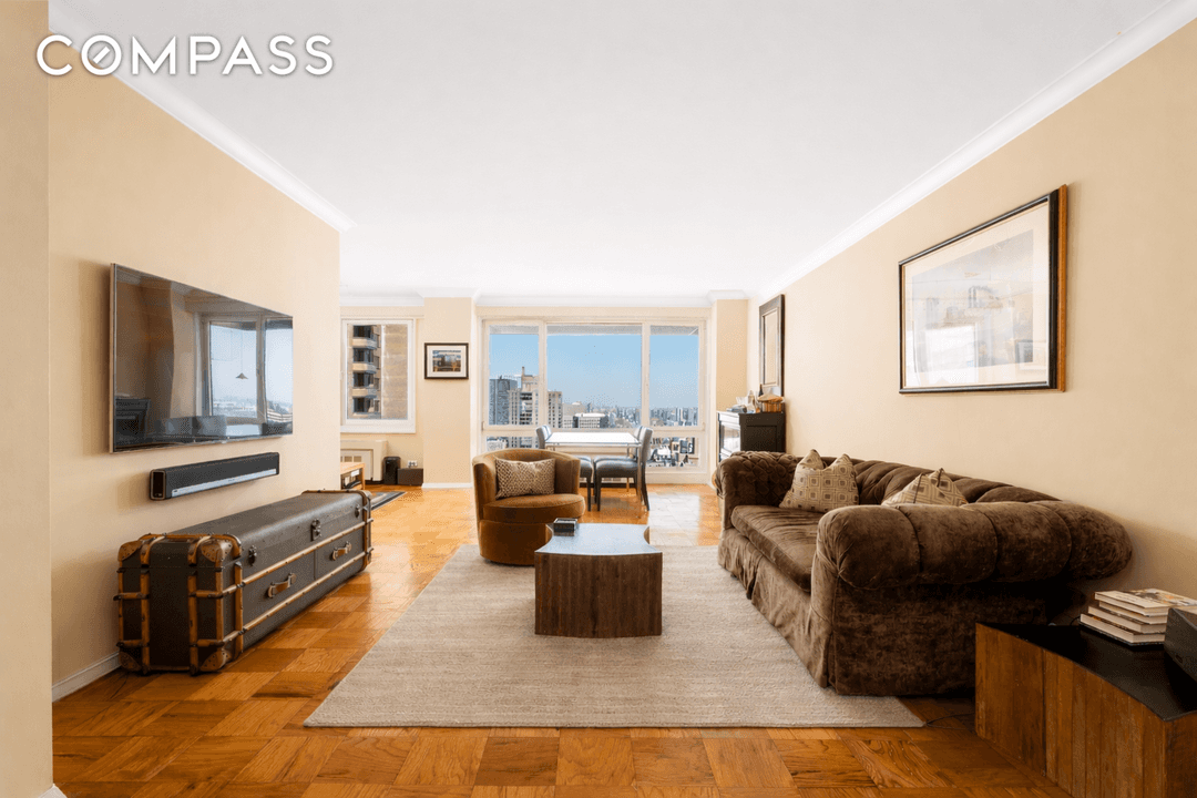 Welcome to Apartment 31C at 50 East 89th Street, a high floor, light filled residence offering sweeping open views of Central Park and the Jacqueline Kennedy Onassis Reservoir in the ...