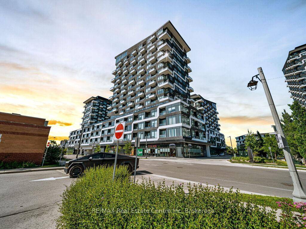 Welcome to Unit 427 lowest price in the building, prestigious Oak amp ; Co.