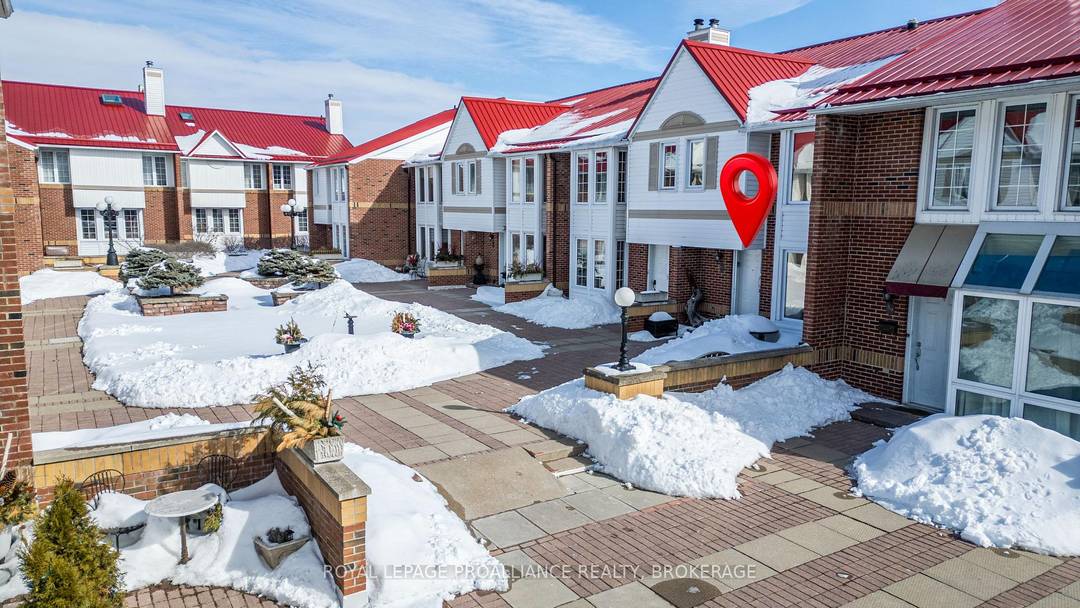 Executive Multi level Condo in Prestigious Frontenac Village !