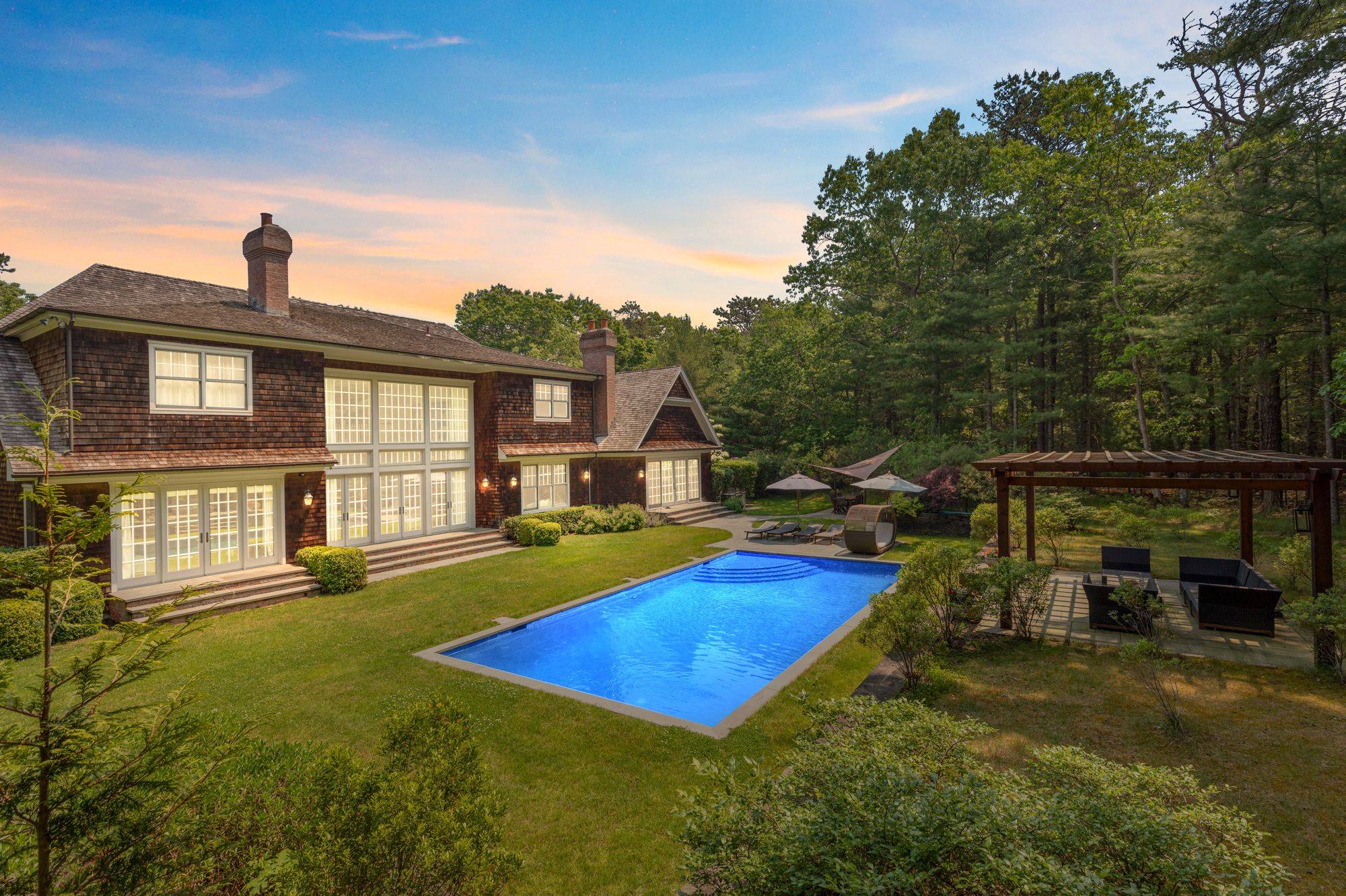 East Hampton Village Fringe 8 Bed Beauty