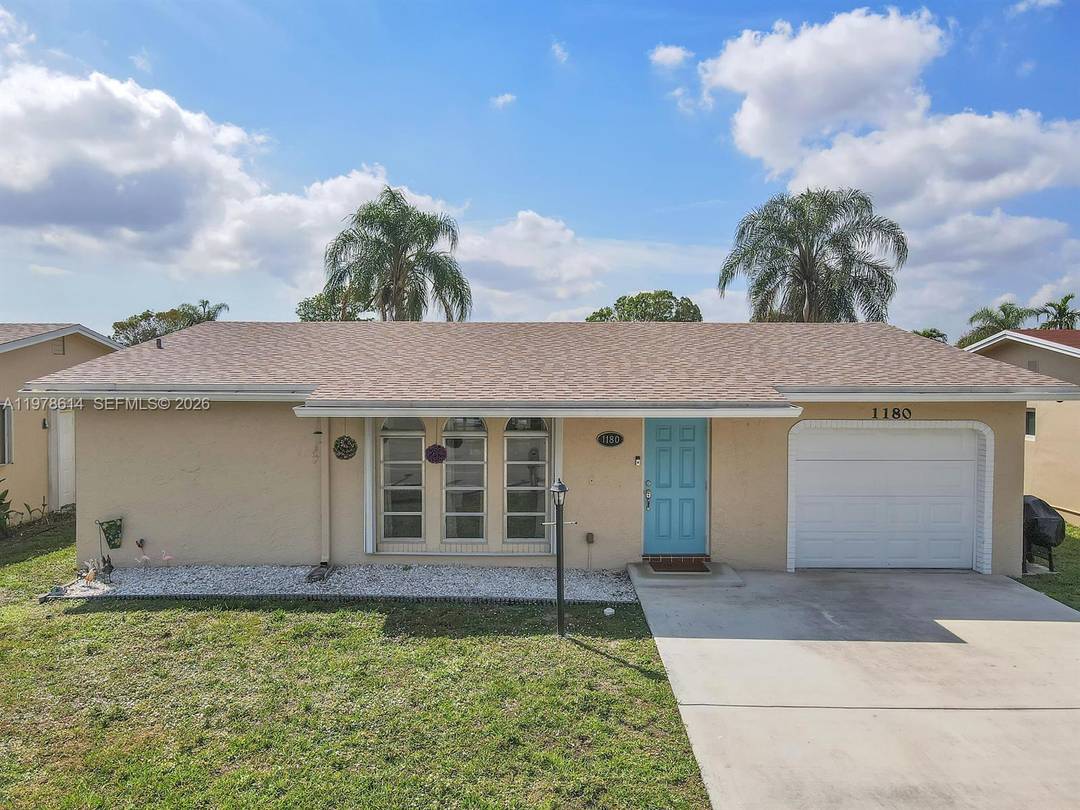 Welcome this move in ready 2 bedroom, 2 bath Deerfield Beach home.