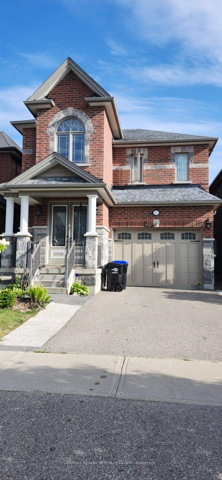 Stunning 4 bedroom, 3 bath detached home available for lease in Allistons sought after West End.