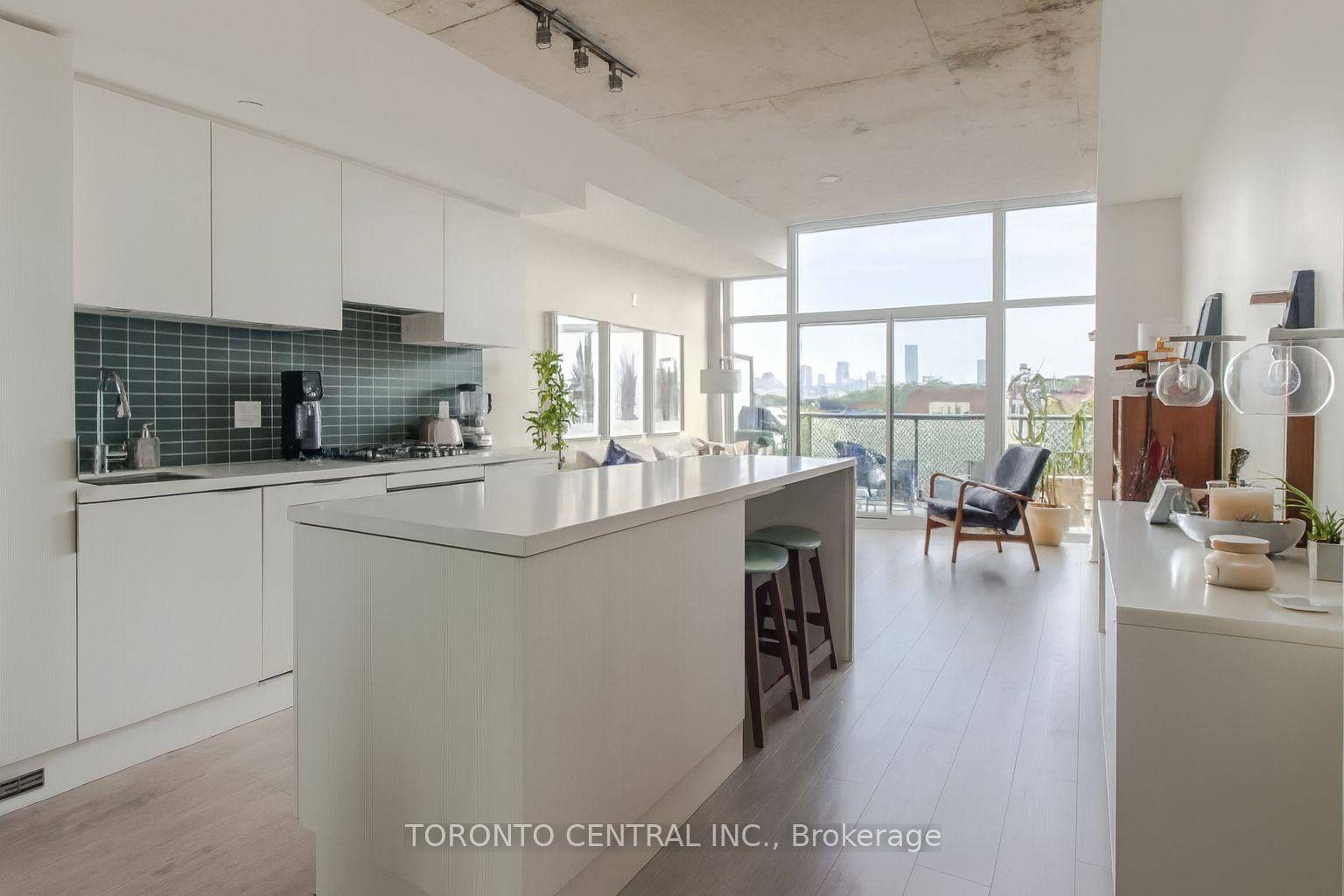 Fully Furnished Sub Penthouse at 109 Ossington Boutique Luxury Living in the Heart ofToronto's Trendiest Neighbourhood !