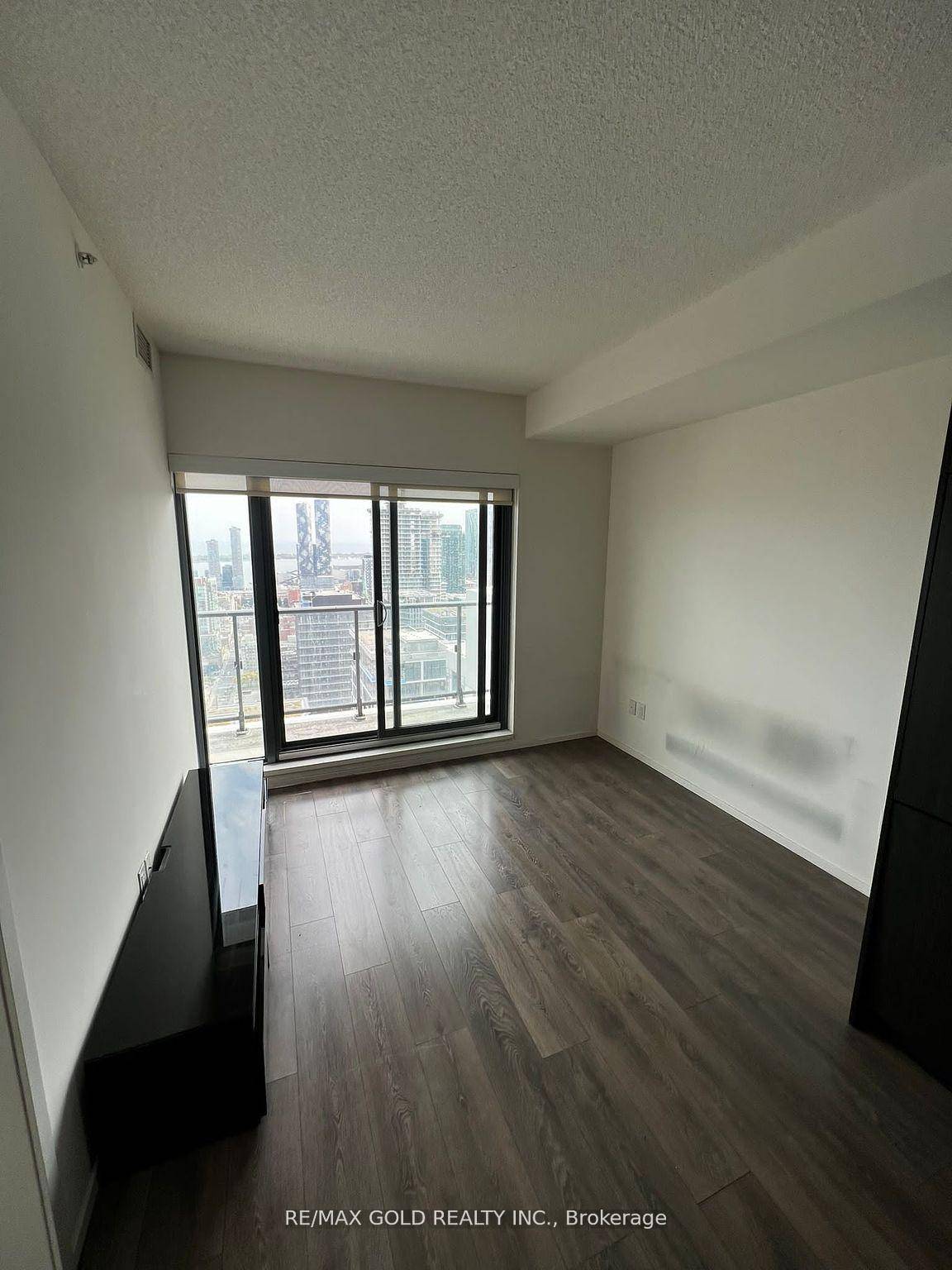 Luxury Pace Condo By Great Gulf, Downtown, Large One Bedroom, Excellent Finishes And Layout, Contemporary Design amp ; Functionally, Floor To Ceiling Windows, Bright amp ; Spacious, Ensuite Laundry, Granite ...