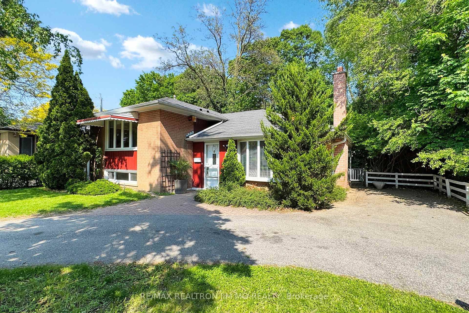 Welcome to 1 Amberdale Dr !