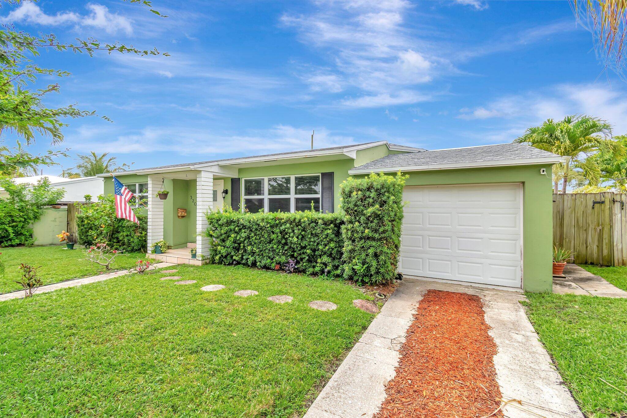 Welcome to 320 Summa Street, a beautifully updated 3 bed, 2 bath home located directly across from South Olive Park in the highly desirable SOSO neighborhood.