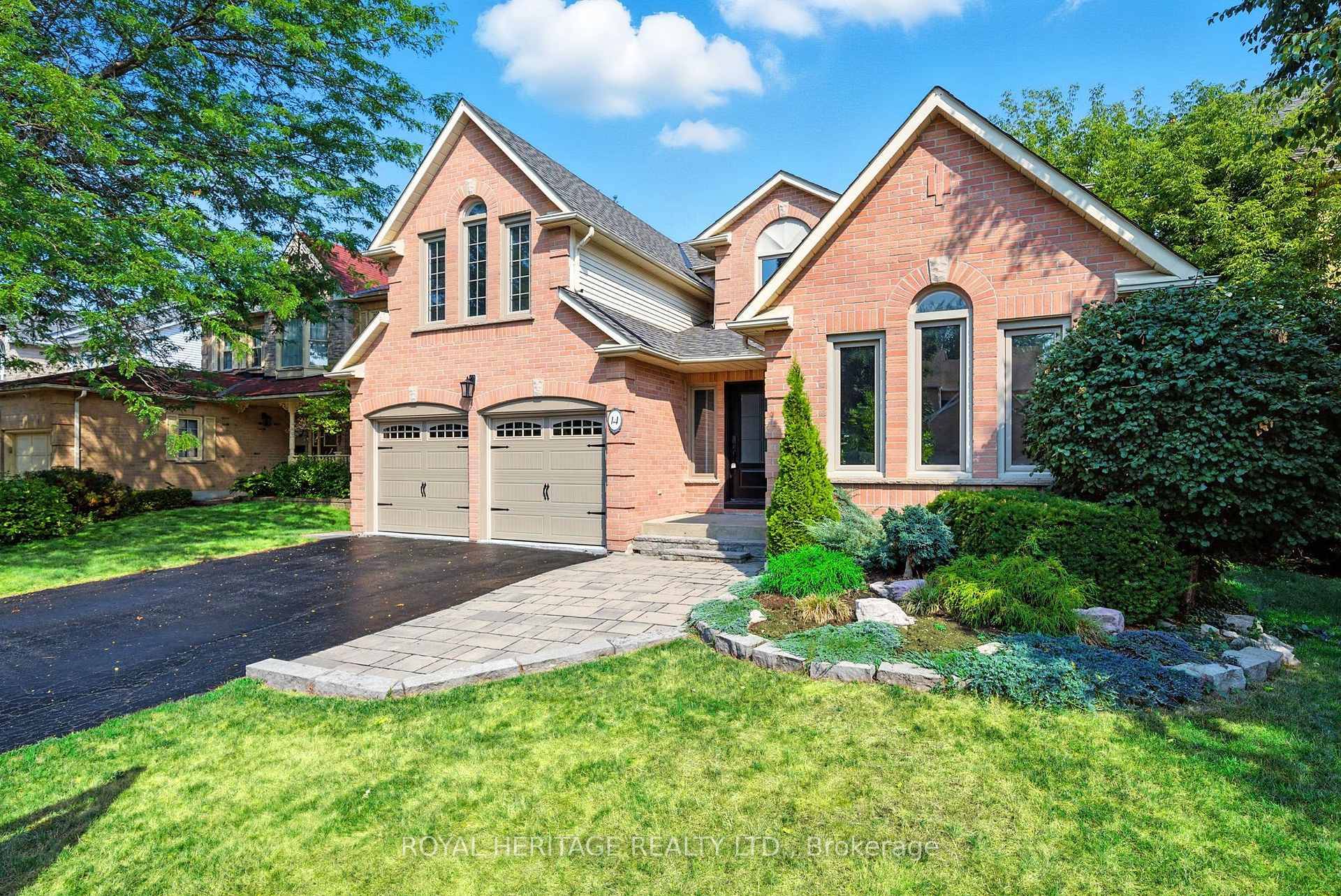 Stunning 2 Storey Detached Executive Style Home On A Quiet Street In A Desirable Neighbourhood !