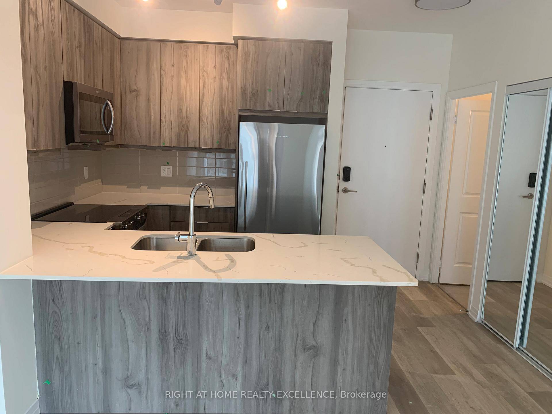 BRAND NEW in Prestigious GEMMA Building By PINNACLE in the Mississauga's Vibrant City Centre.
