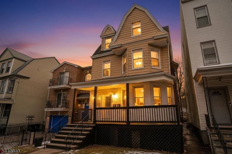 Amazing 2 family opportunity !