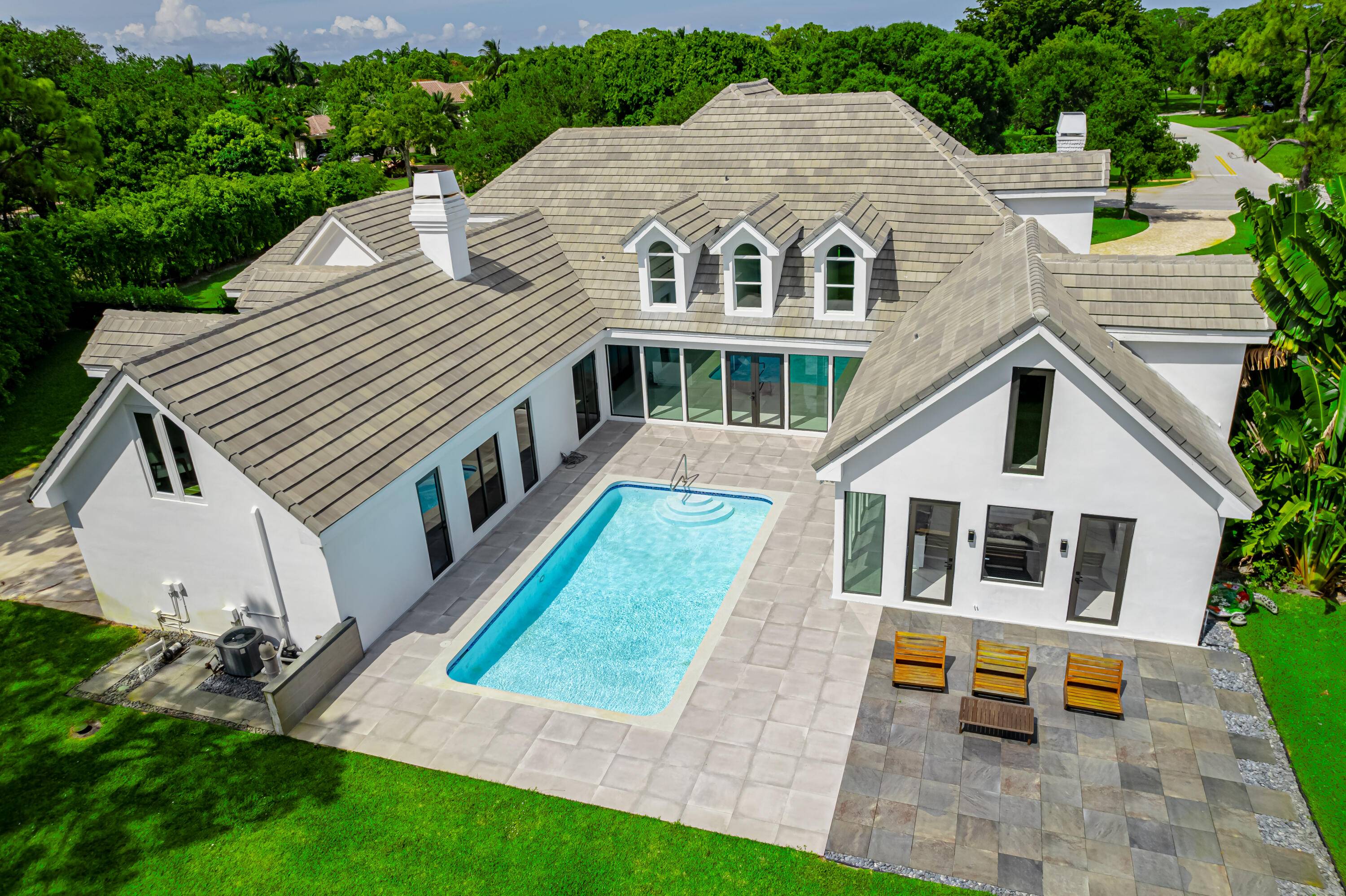 Exceptional Custom Built Home with Recent Renovations Experience the perfect blend of luxury and comfort in this newly renovated custom home, thoughtfully designed to cater to every need.