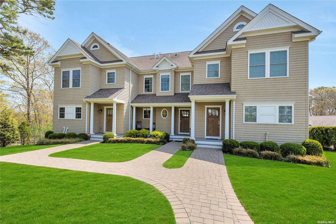 Outstanding water views !