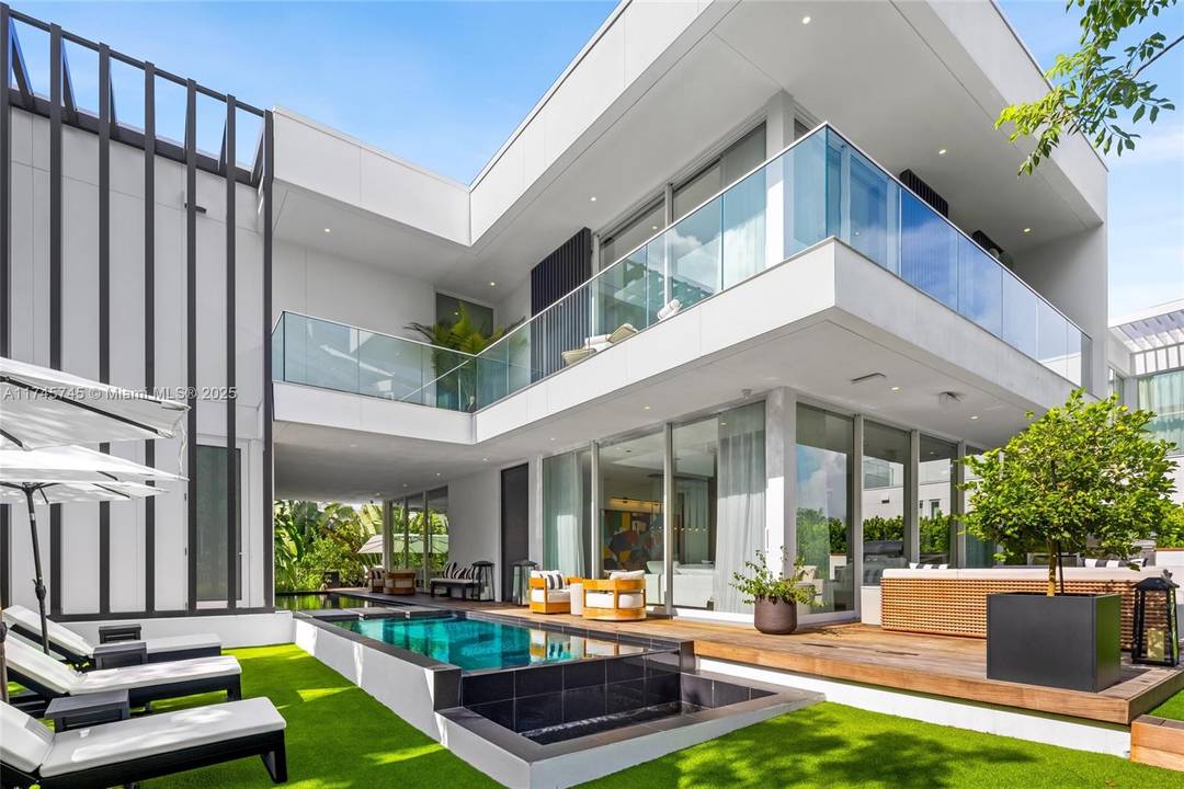 Where tropical modernity meets world class luxury, this exquisite villa by acclaimed Italian architect Piero Lissoni seamlessly blends sophisticated design with the lush beauty of Miami Beach.