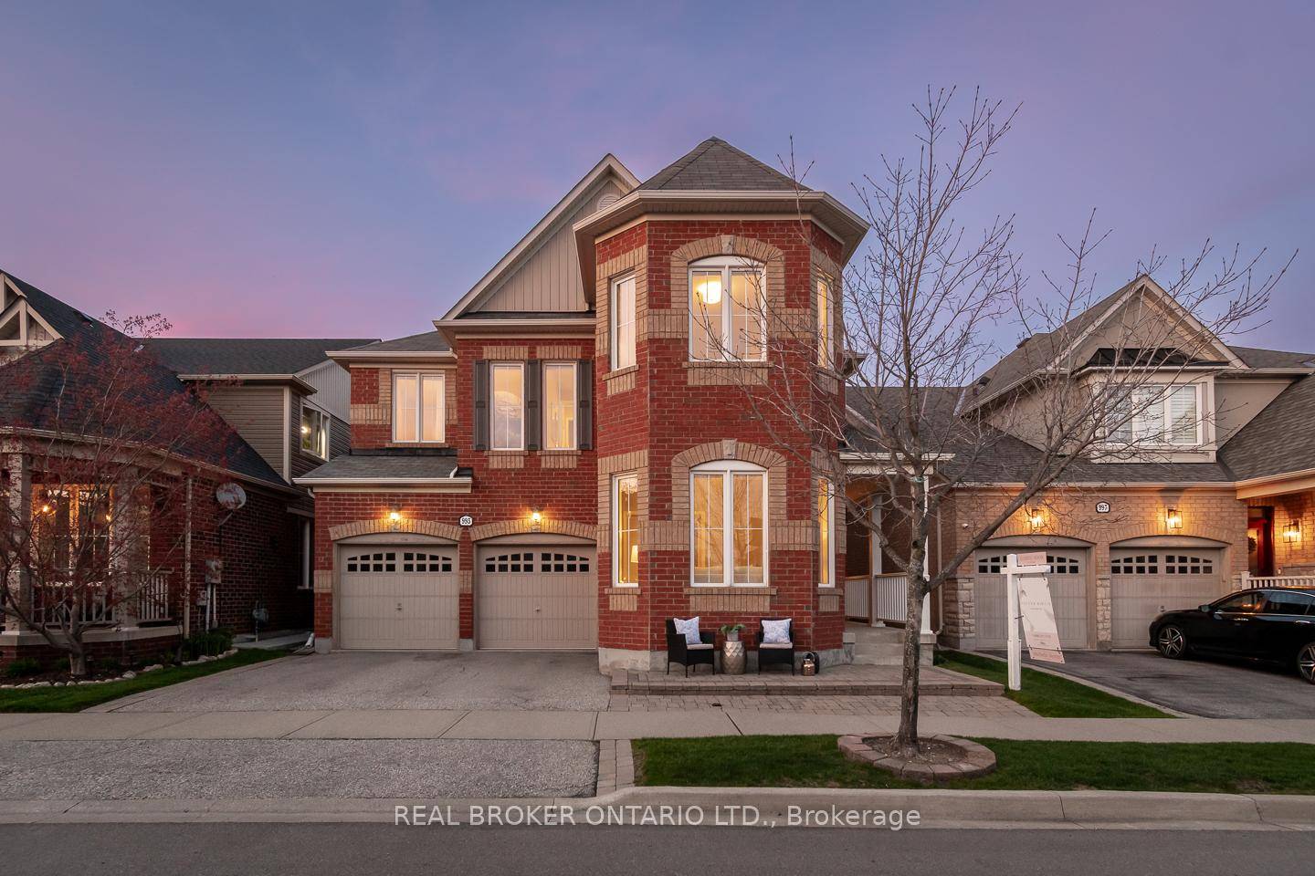 Tucked away on a quiet court and backing onto Coates Linear Park, 993 Kelman Court offers a rare blend of privacy, thoughtful design, and everyday comfort.