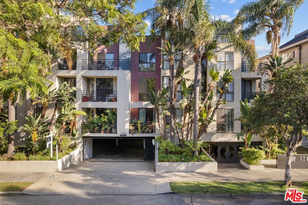 12000   Goshen Ave 2BR Brentwood La