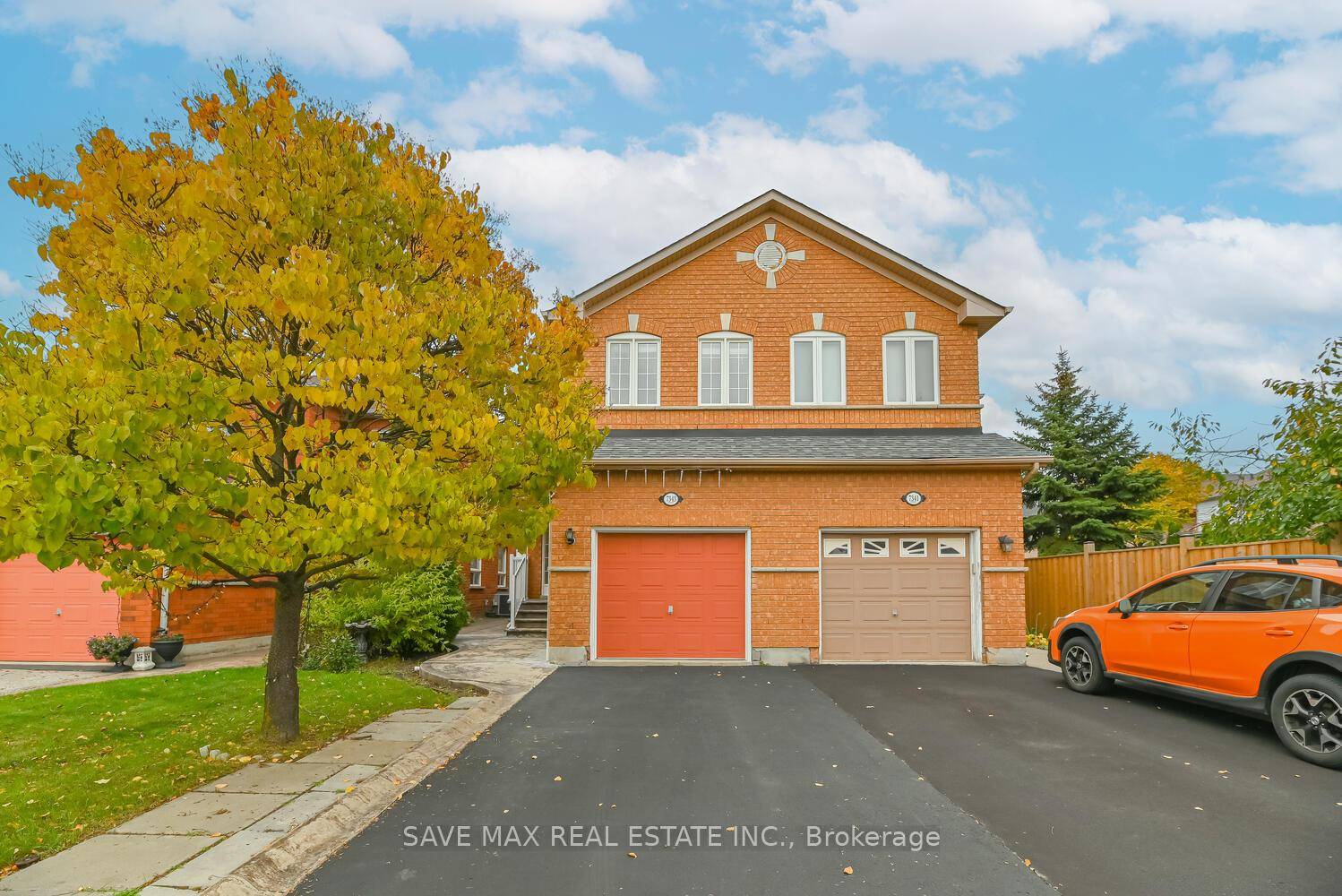 Welcome to this beautifully maintained Semi Detached home in the highly desirable Meadowvale community !