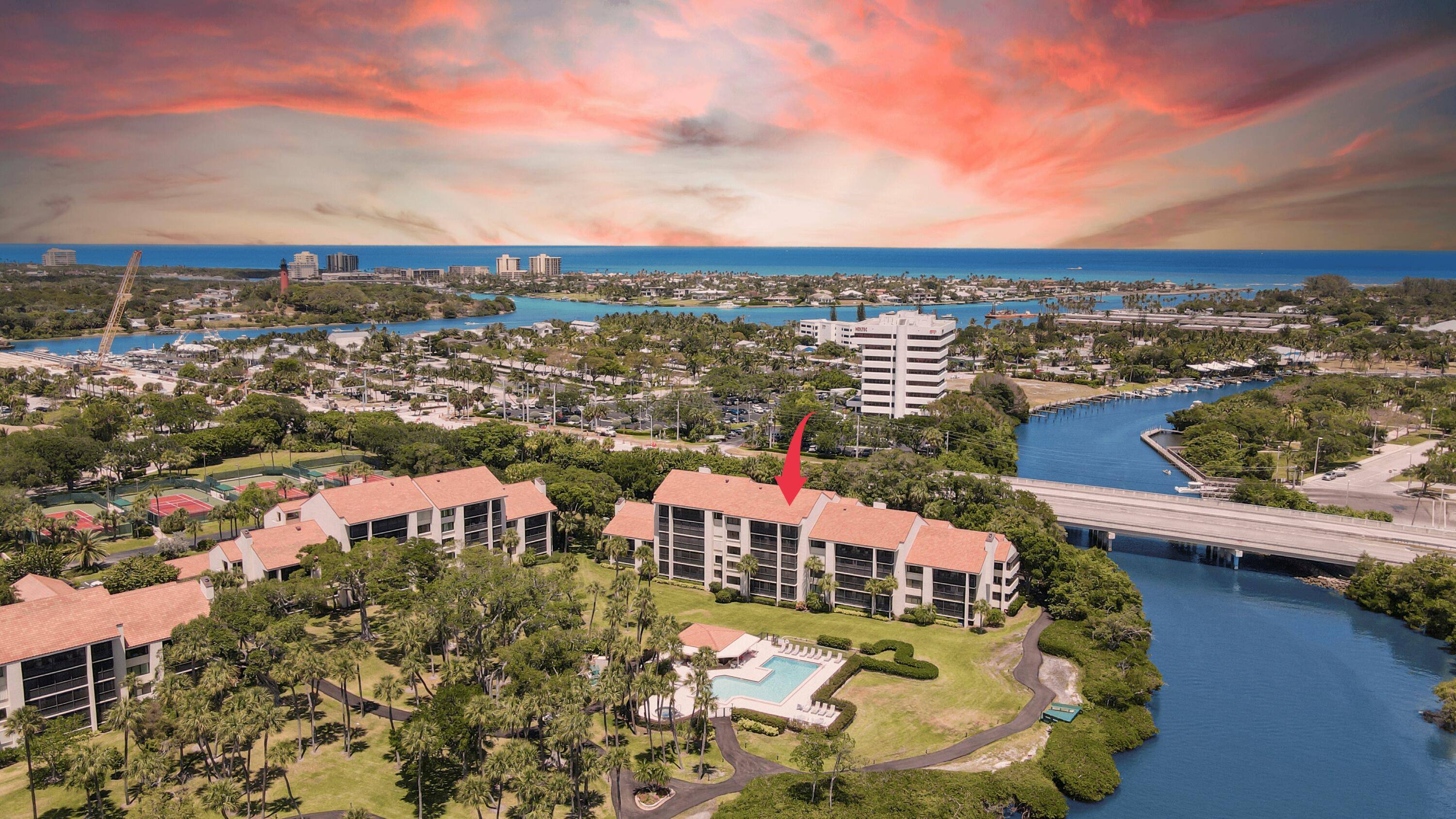 Enjoy direct Intracoastal views from every room in this highly sought after condo in Jupiter Harbour !