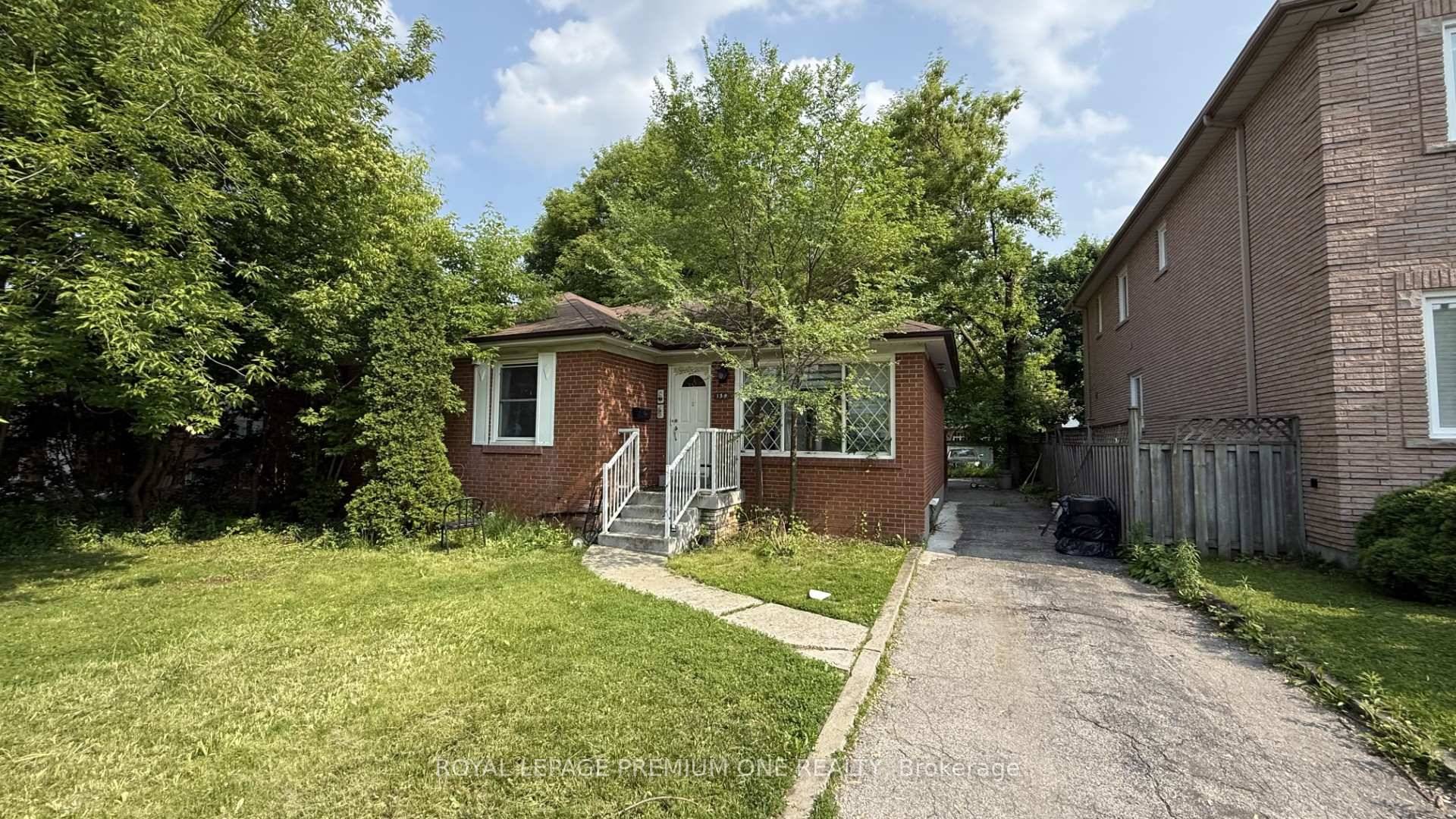 welcome Tp This Beautiful 3 2 Bed Renovated Home Located In Willowdale.