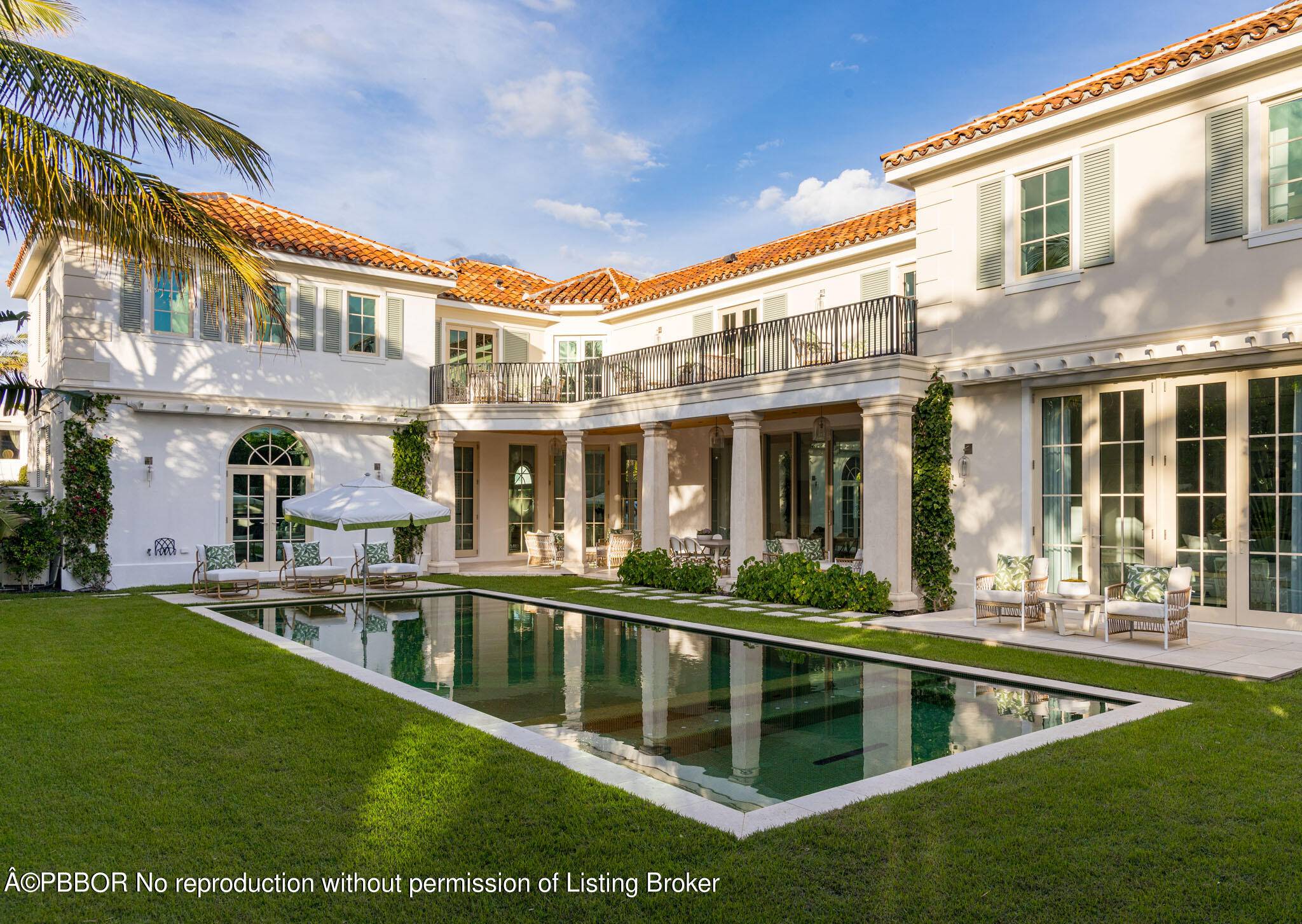 New light crisp Palm Beach villa.
