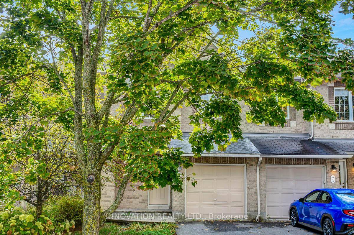 Charming Townhome Family Home in Morgan's Grant, Ottawa.