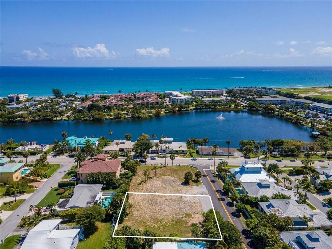 Spectacular oversized lot in the premier location in all of Juno Beach, great elevation and just steps to the beach !