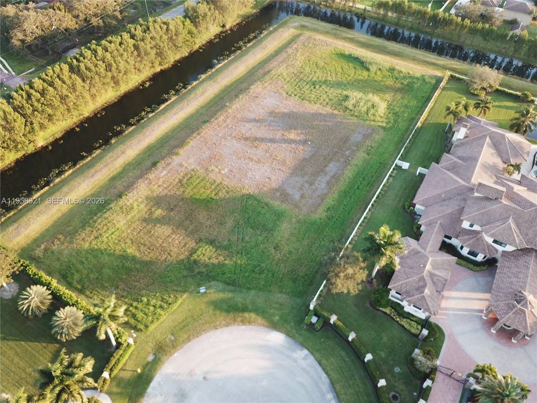 PREMIUM LOT INSIDE LANDMARK RANCH ESTATES !