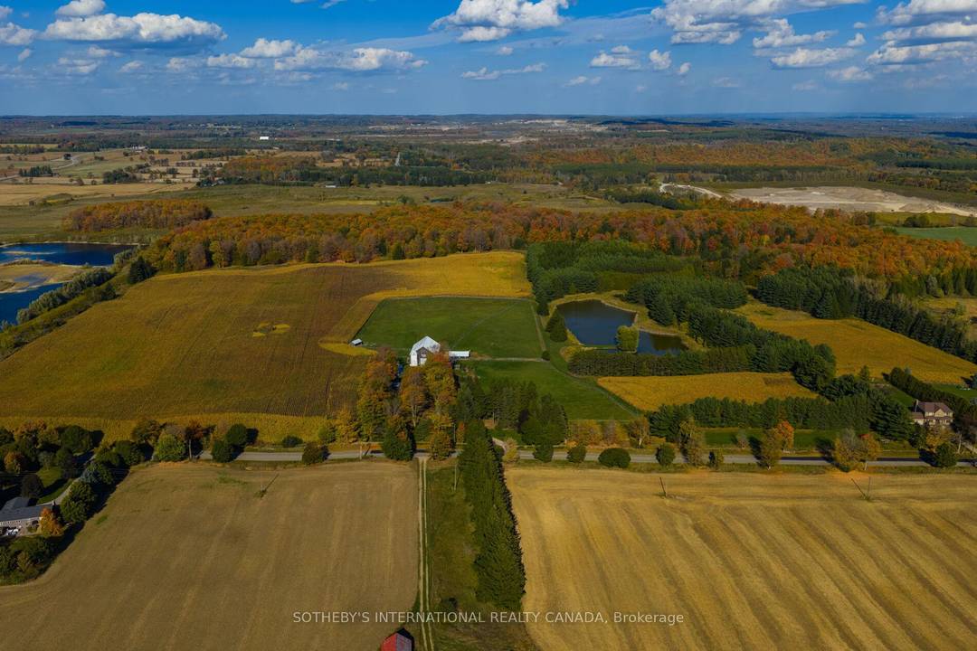 Embedded within the rolling hills of Caledon's picturesque countryside, Belain Farm is an exceptional country estate offering a rare blend of timeless elegance and natural beauty.