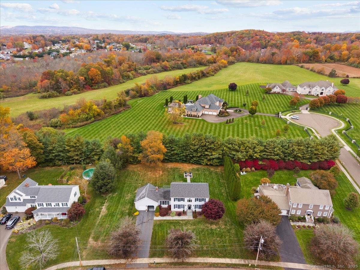 Welcome to 32 Justine Drive, North Haven ideally located on a quiet cul de sac in one of the town's most desirable neighborhoods.