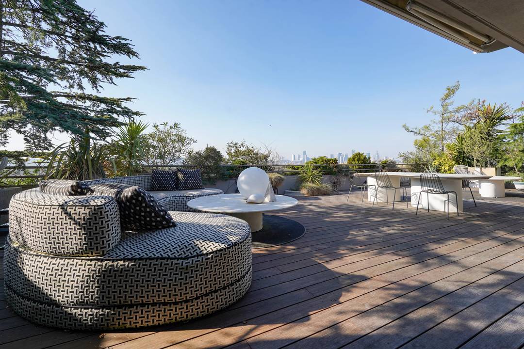 Exceptional Penthouse with Panoramic Terraces – Iconic Views of Paris