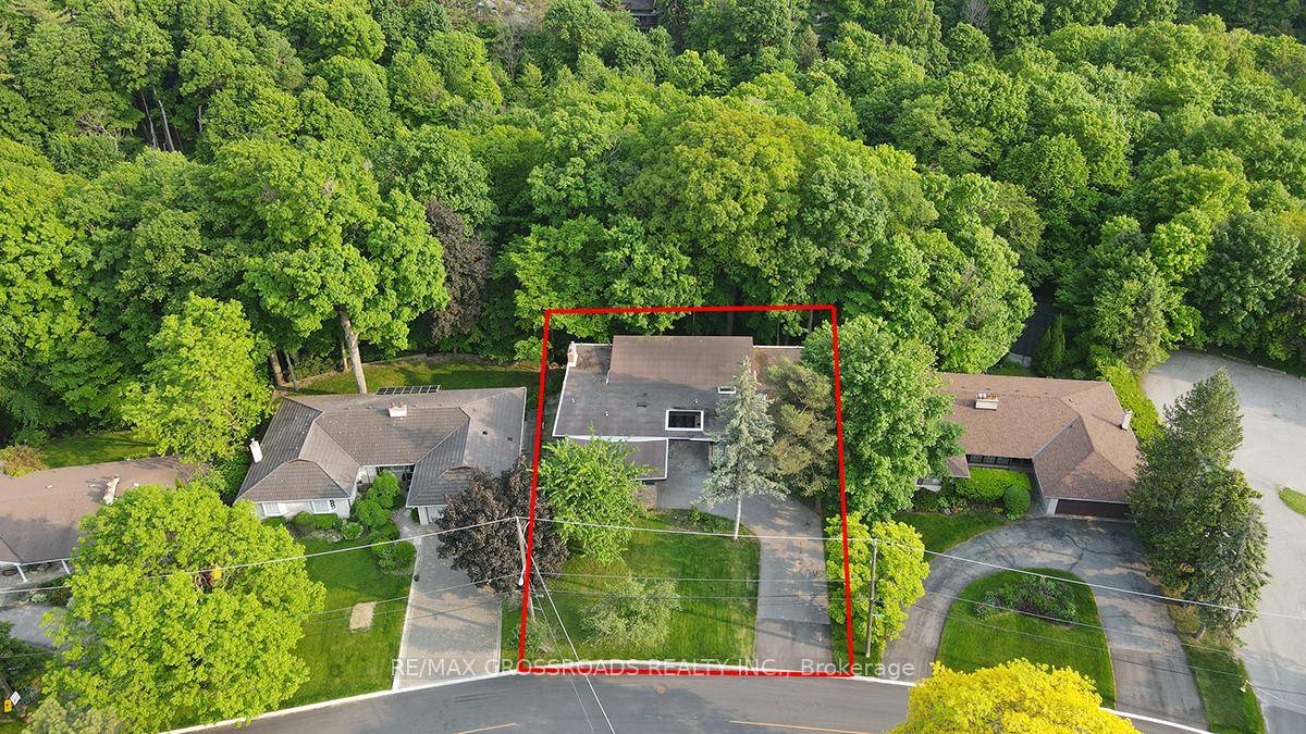 Rarely Offered Welcome to this one of a kind Renovated Bungalow Nestled on a Ravine Lot in a quiet, family friendly court Bayview Village Stunning Home For Lease Main Floor ...