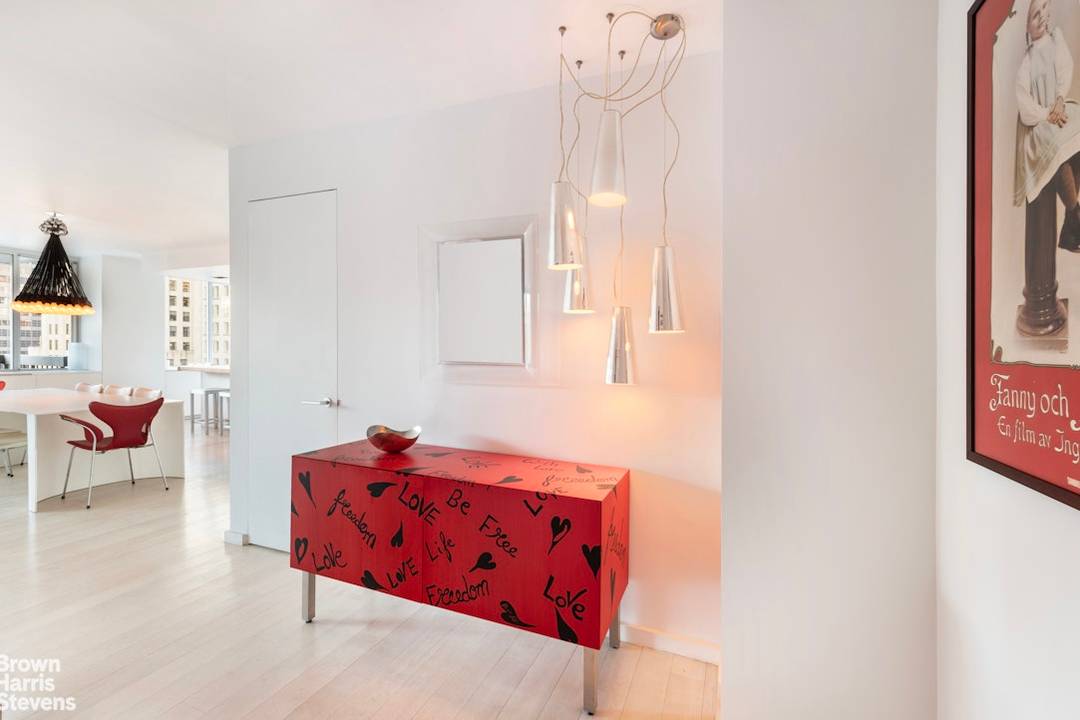 Welcome to Madison Green Condominium perched on the South side of Madison Square Park.