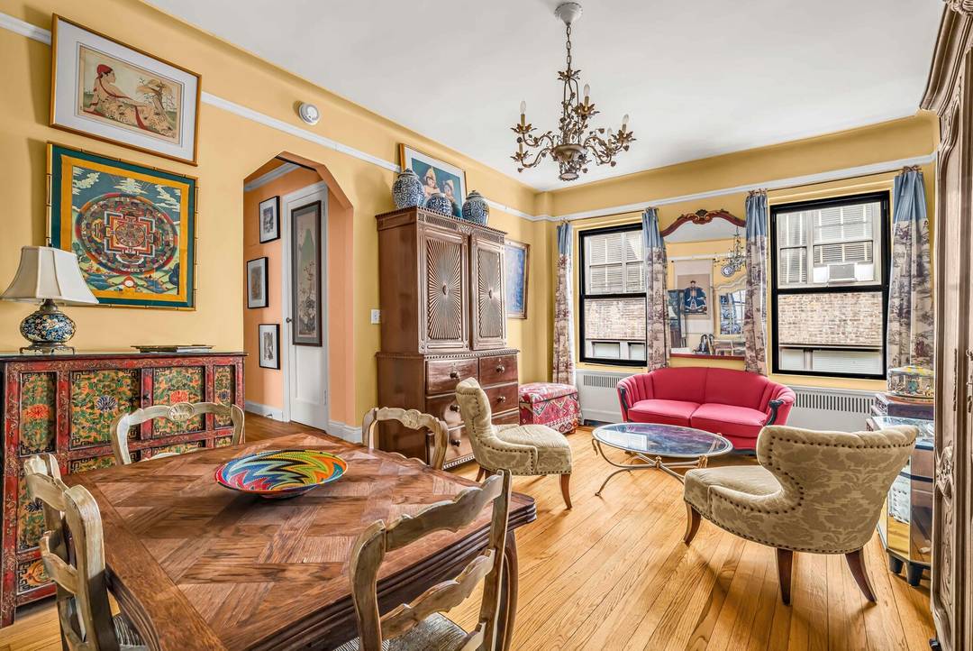 Moments from Central Park, this classic prewar one bedroom in prime Carnegie Hill offers a gracious layout, elegant flow, and soaring 9'6 ceilings on a coveted Park to Madison block.