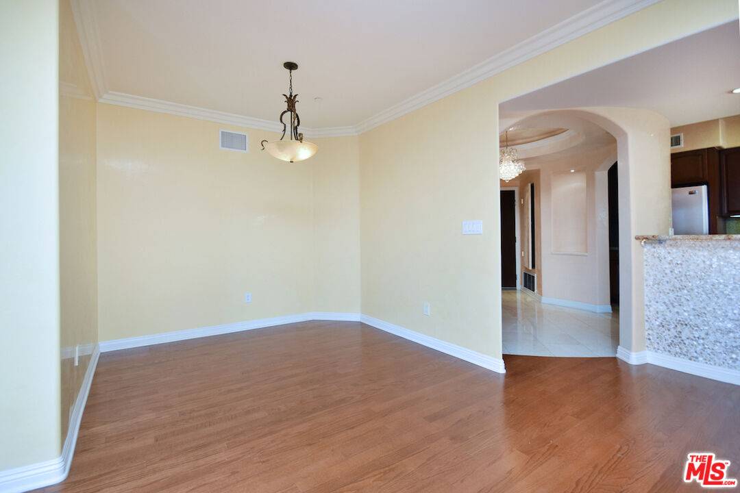 1000 Granville Ave 2BR Brentwood La
