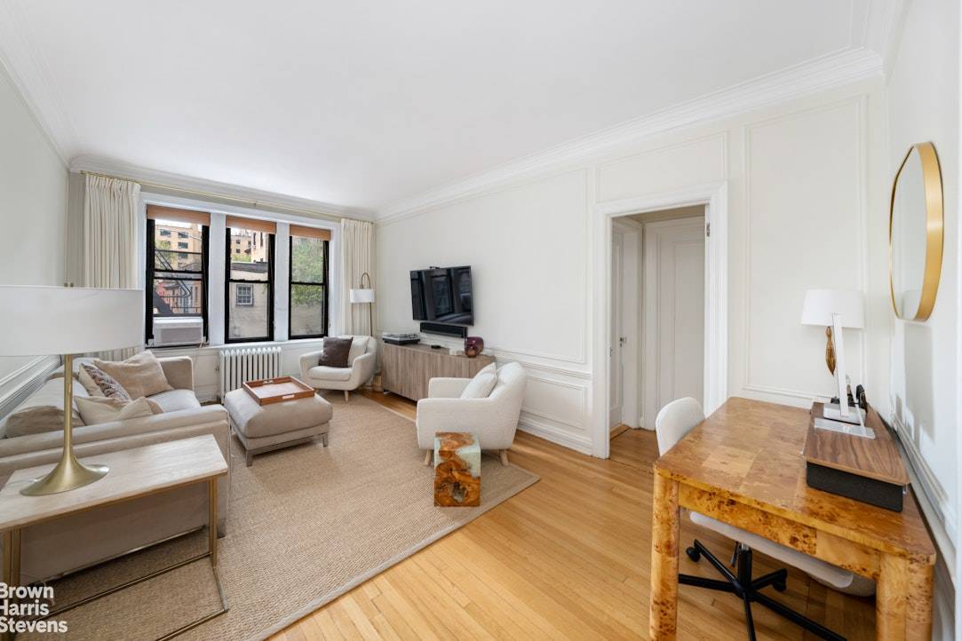 Beautifully renovated prewar two bedroom apartment in the heart of Brooklyn Heights.