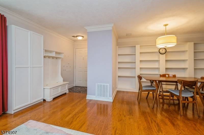 Beautifully updated Essex 1 penthouse.
