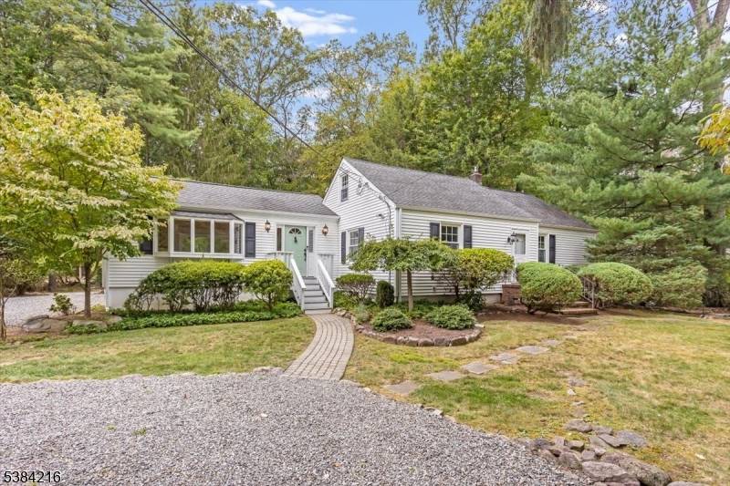 Highest and Best due Wed, 9 17 25 at 5pm Welcome to this delightful 3 bedroom, 1.