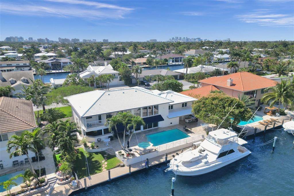 Enjoy living in the heart of Coral Ridge on 100' of ocean access with no fixed bridges !