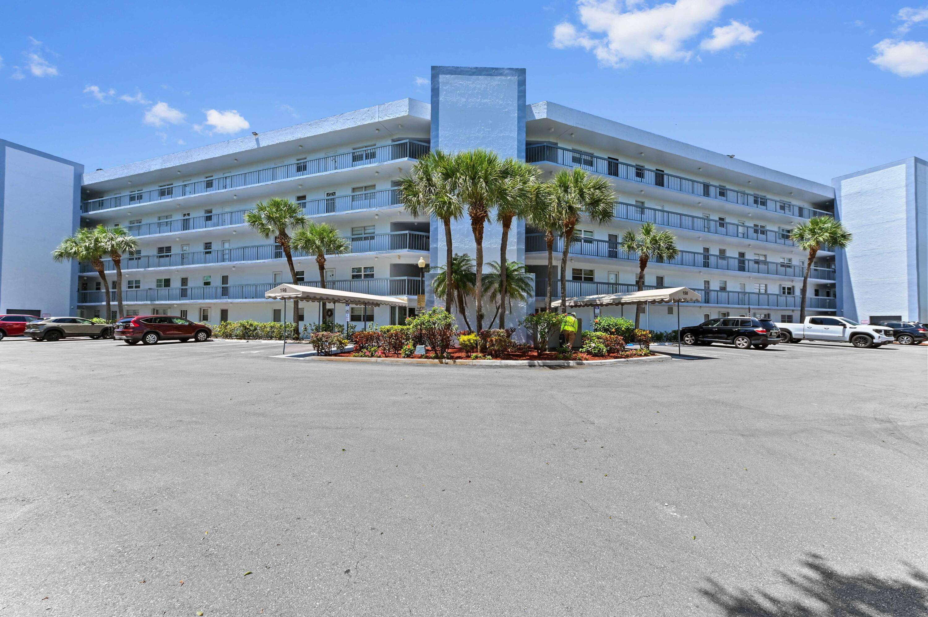 Spacious and move in ready ground floor condo in East Boca Raton !