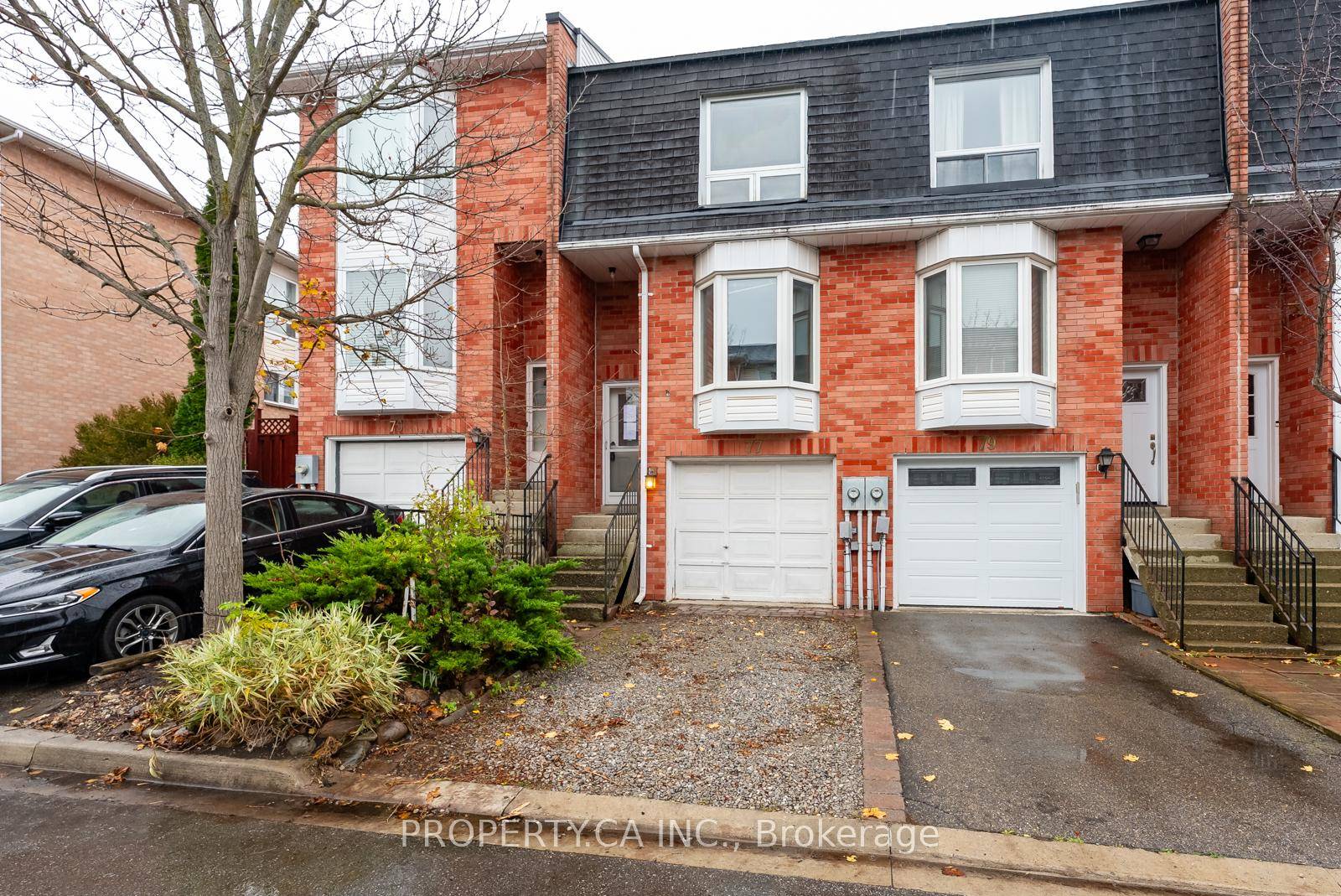 3 Bedroom, 2 Bathroom Townhome in Family Friendly Newmarket Community.