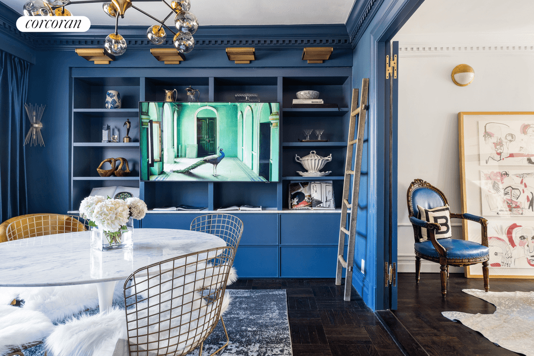 This renovated and romantic, mint condition corner classic six duplex penthouse with two terraces is ideally positioned on the 'Gold Coast' of Manhattan's Upper East Side.