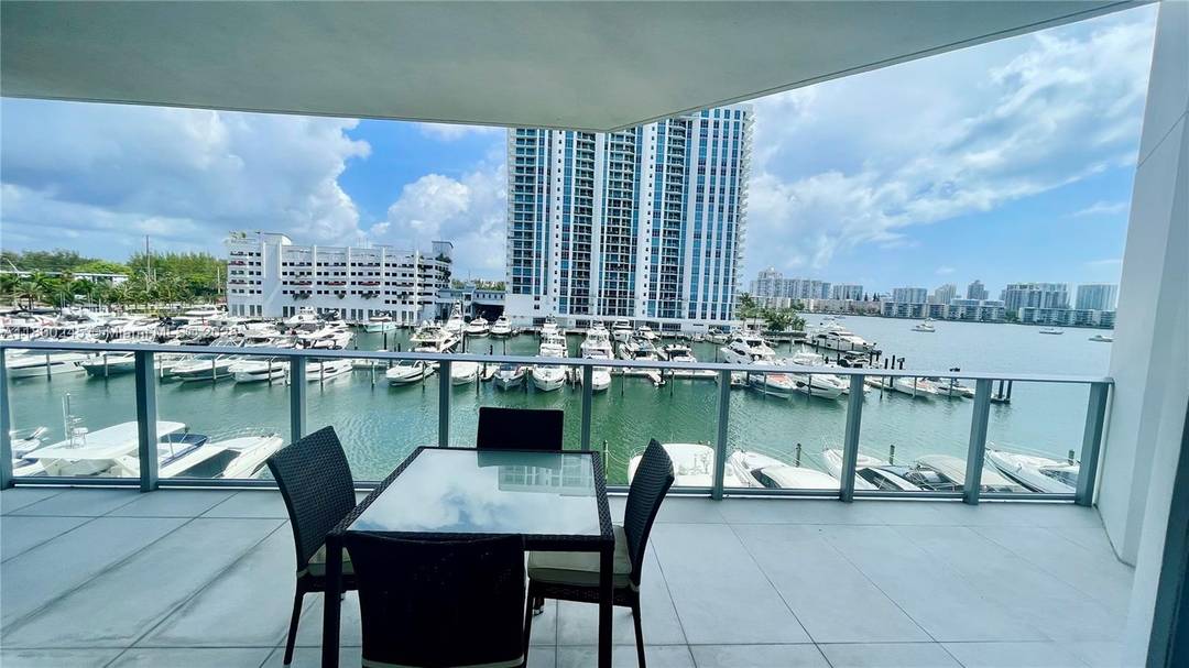 Luxury 2bed 2bath in the prestigious Marina Palms.
