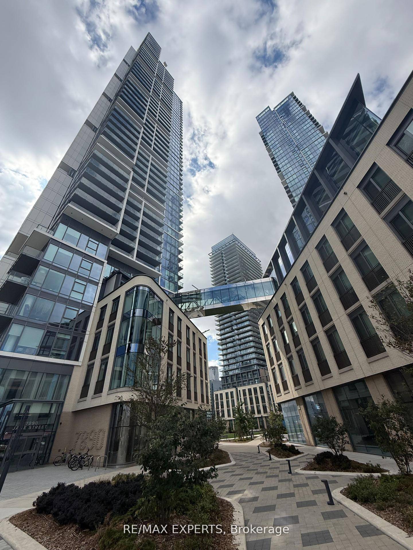 Welcome to this freshly painted 1 bedroom suite in the highly sought after Transit City 5 !