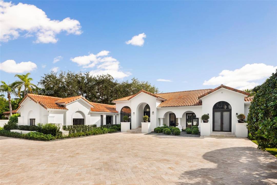 A stunning Glenvar Heights retreat defined by soaring ceilings, elegant arched windows, and a luminous, open layout that evokes a sense of timeless sophistication.