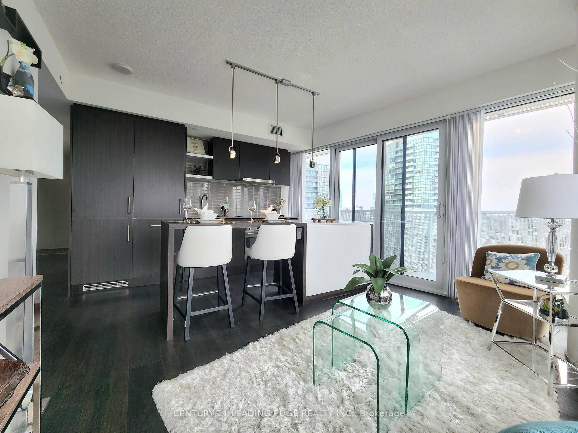 Luxurious And Prestigious The Harbour Plaza Residences By Menkes.