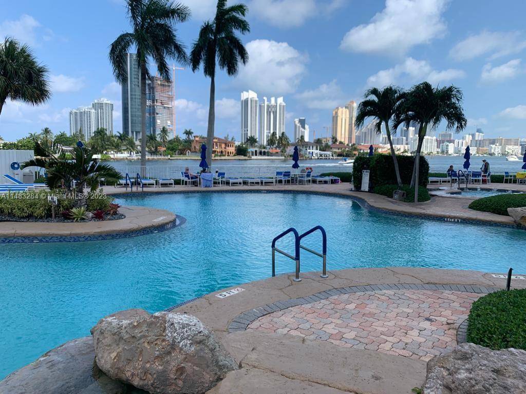 Amazing location in the heart of Aventura !