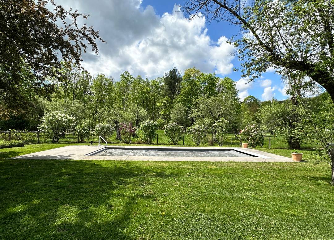 Classic 3 Bedroom Cape with Pool Perfectly positioned between NW Connecticut and Sheffield, MA in the Berkshires.