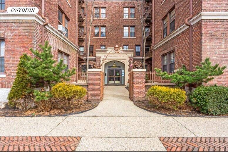 Welcome to Residence 4H at 150 Burns Street, The Grosvenor Square at Forest Hills Gardens a home that elevates the everyday to the extraordinary.