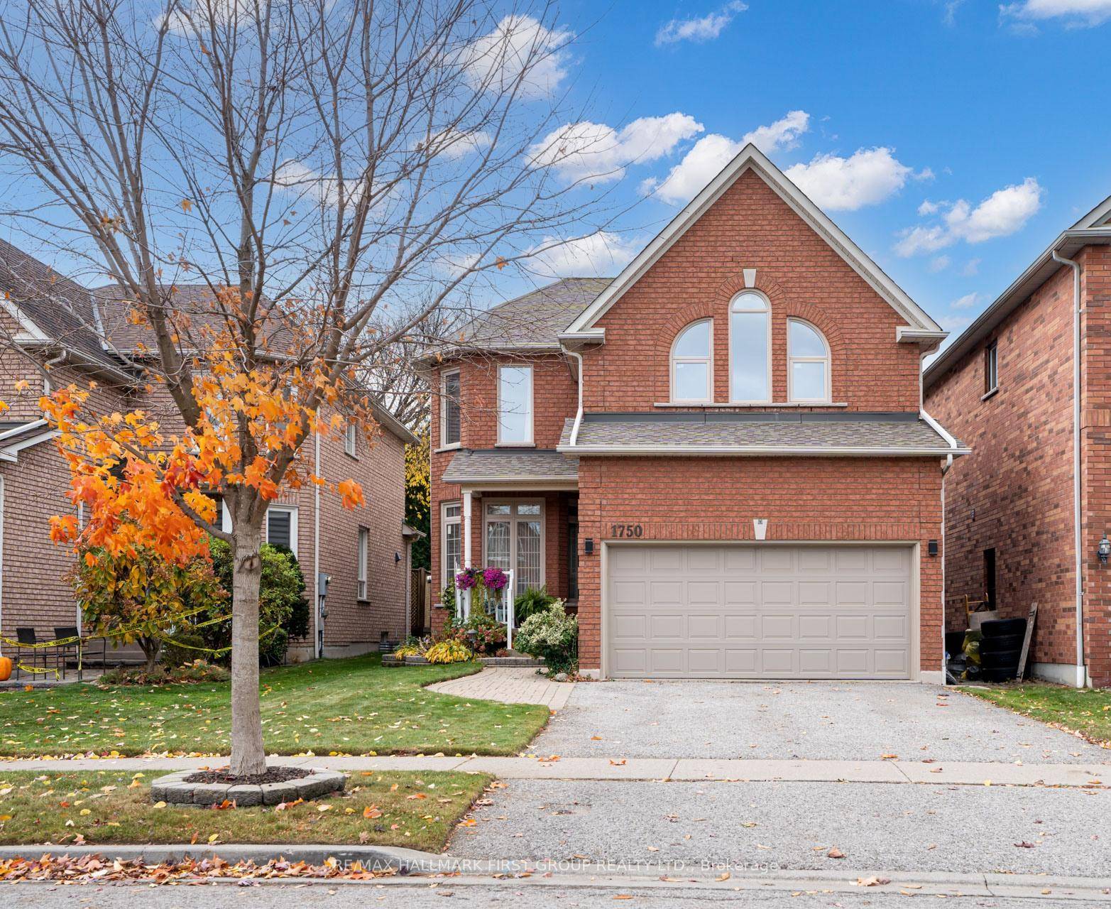 RARELY OFFERED ! 4 1 BEDROOM HOME ON A 168 RAVINE LOT BACKING ONTO ALTONA FOREST !