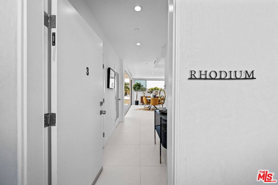 621  N Kings Rd 2BR Beverly Grove La