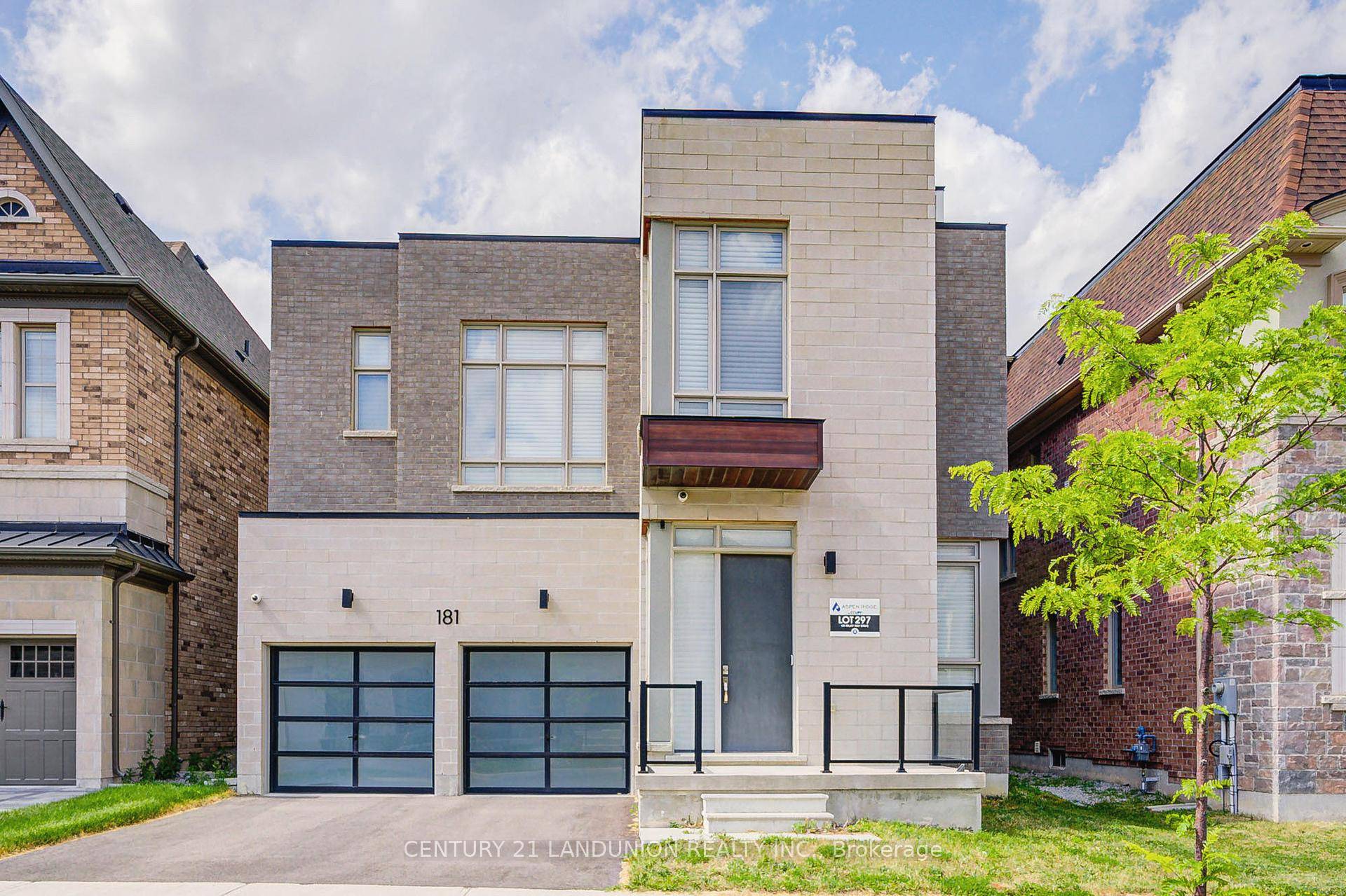 Welcome to this exquisite Aspen Ridge built home, Araya Model with Loft, situated in the prestigious and highly sought after Observatory Hill neighborhood.