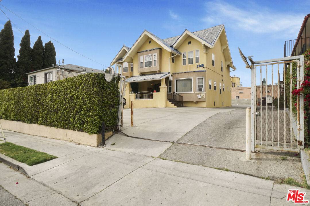 2749   James M Wood Blvd 4.0 LA